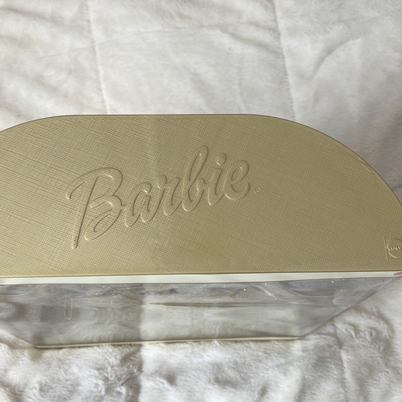 NRFB Celebration Barbie ~ 2000 🎊 - Picture 11 of 12